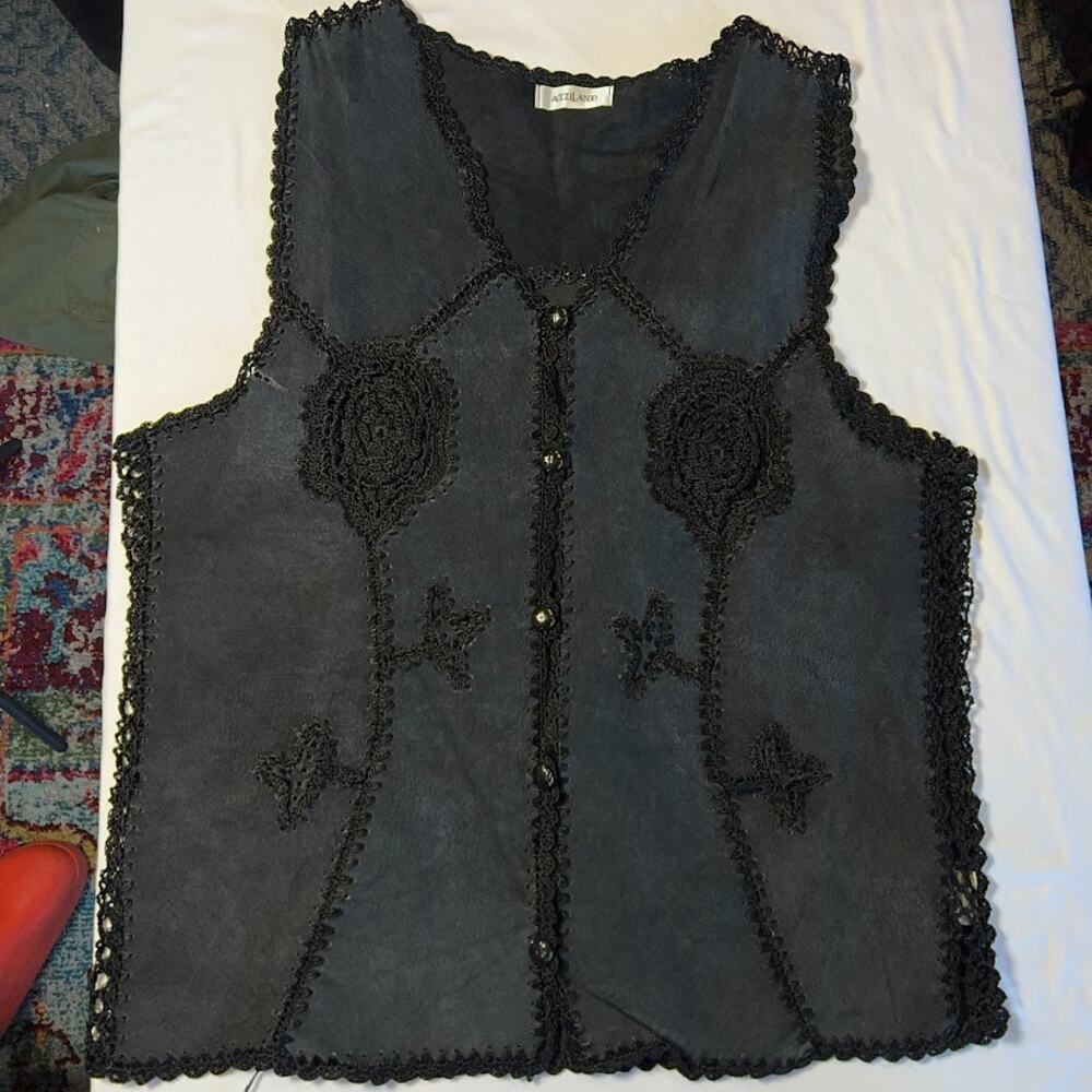 Acceland Black Suede Crochet Rosettes Paneled Vest Flaw Women's L